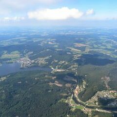 Flugwegposition um 14:01:00: Aufgenommen in der Nähe von Okres Český Krumlov, Tschechien in 2106 Meter